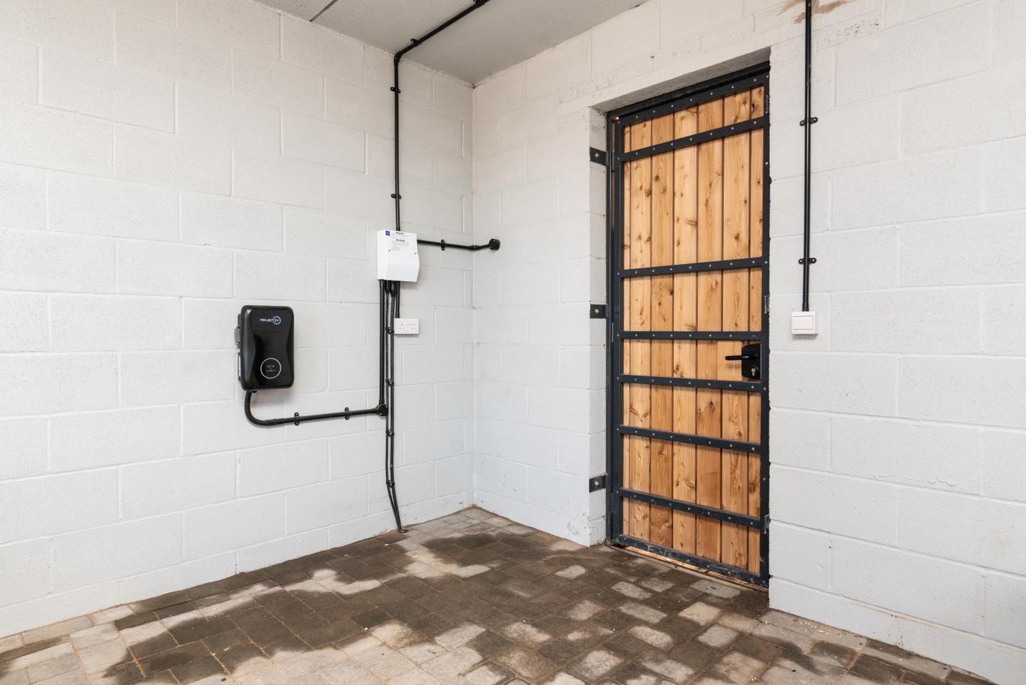 Modern 5 Bedroom Town House With Off St Parking * Bristol