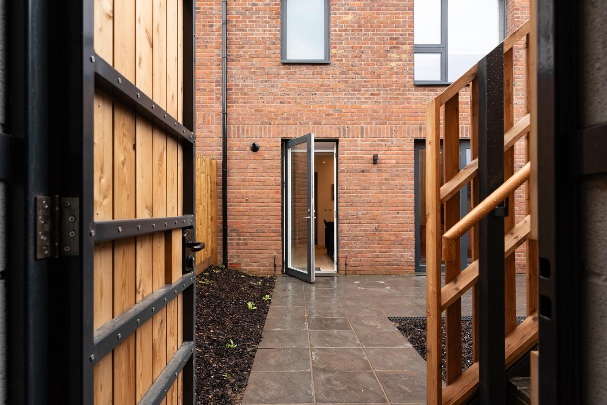 Modern 5 Bedroom Town House With Off St Parking Casa vacanze