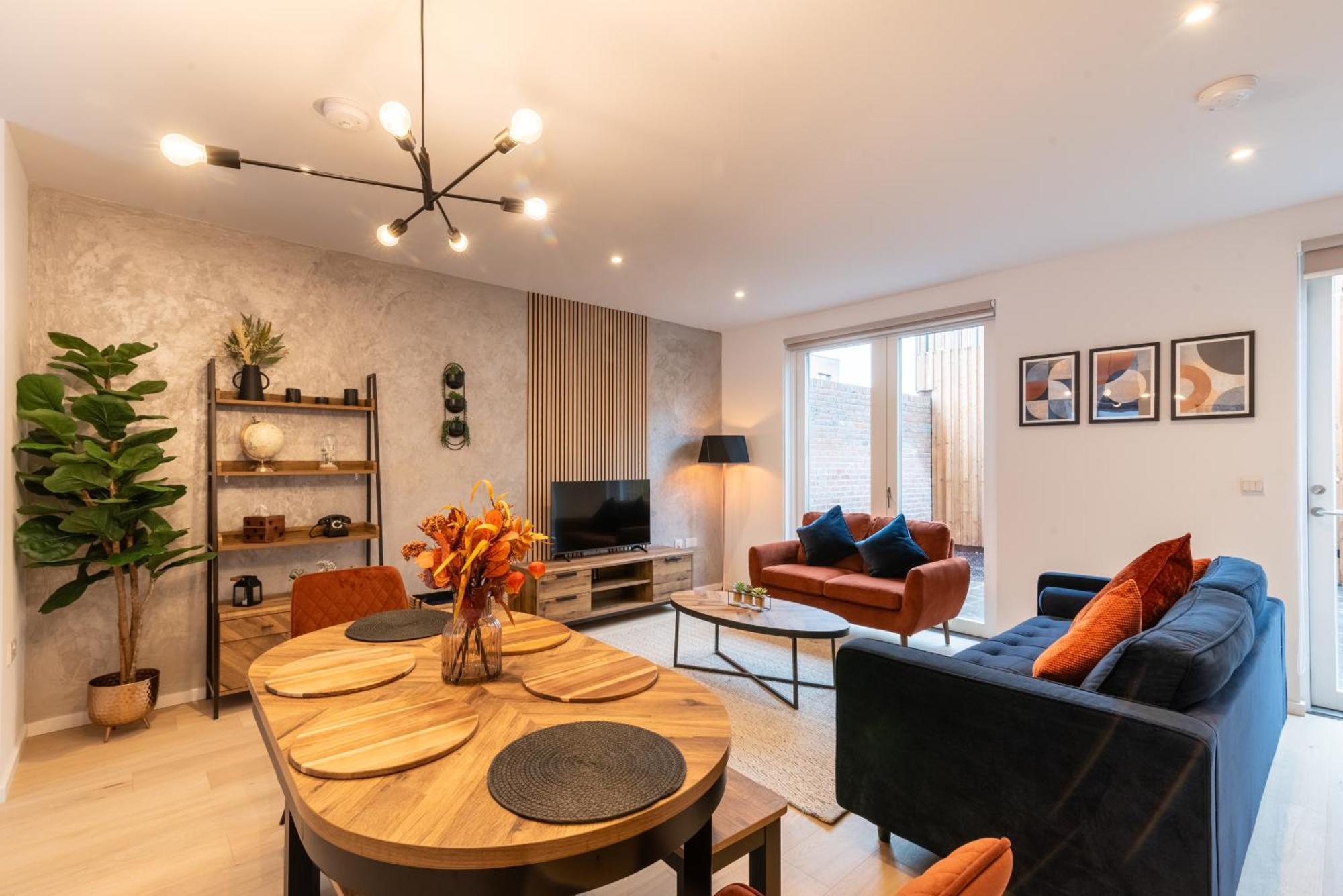 Modern 5 Bedroom Town House With Off St Parking Сasa de vacaciones